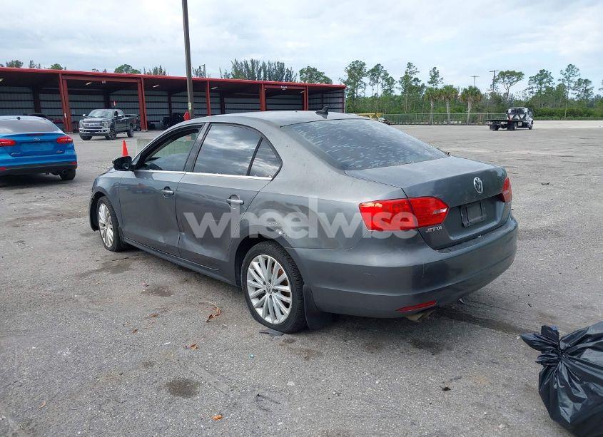 Photo 3 of 2012 Volkswagen Jetta 2.5L SEL (VIN 3VWGP7AJ0CM310352)