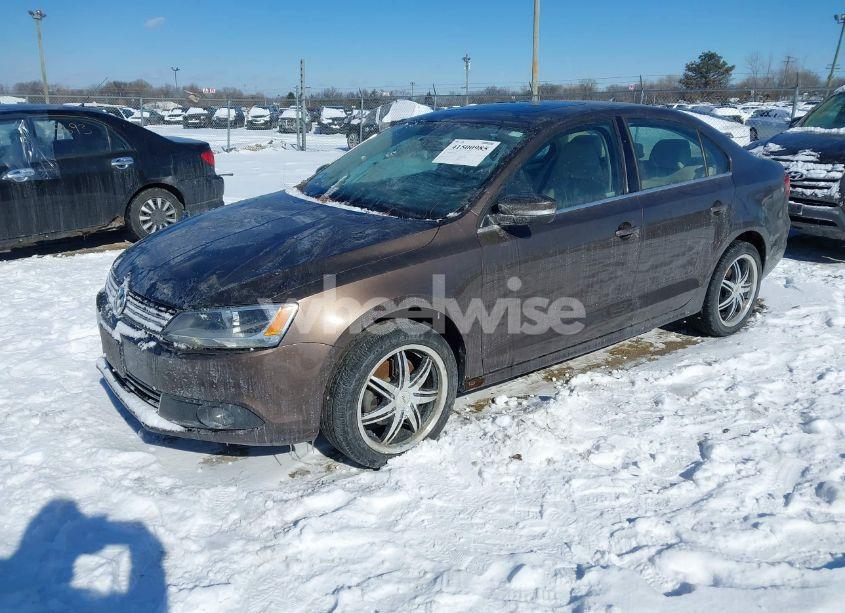 Photo 2 of 2011 Volkswagen Jetta 2.5L SEL (VIN 3VWGX7AJ1BM325988)