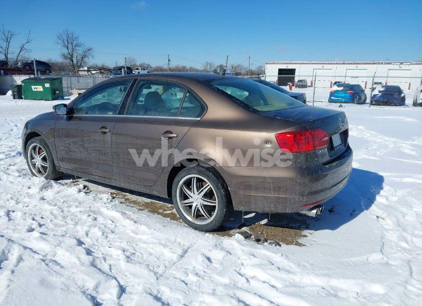 Photo 3 of 2011 Volkswagen Jetta 2.5L SEL (VIN 3VWGX7AJ1BM325988)