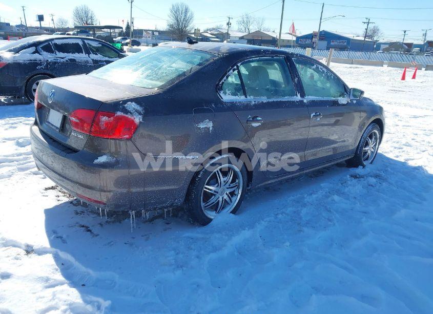 Photo 4 of 2011 Volkswagen Jetta 2.5L SEL (VIN 3VWGX7AJ1BM325988)