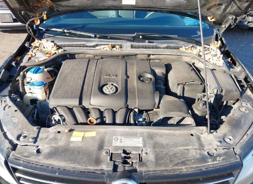 Photo 10 of 2011 Volkswagen Jetta 2.5L SEL (VIN 3VWGZ7AJ1BM318033)