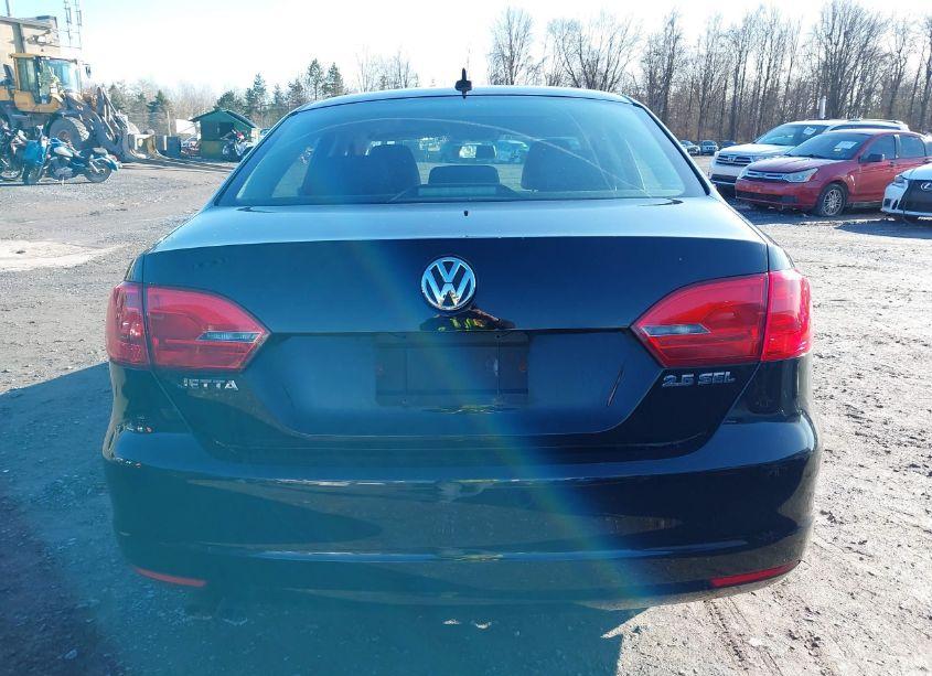 Photo 16 of 2011 Volkswagen Jetta 2.5L SEL (VIN 3VWGZ7AJ1BM318033)