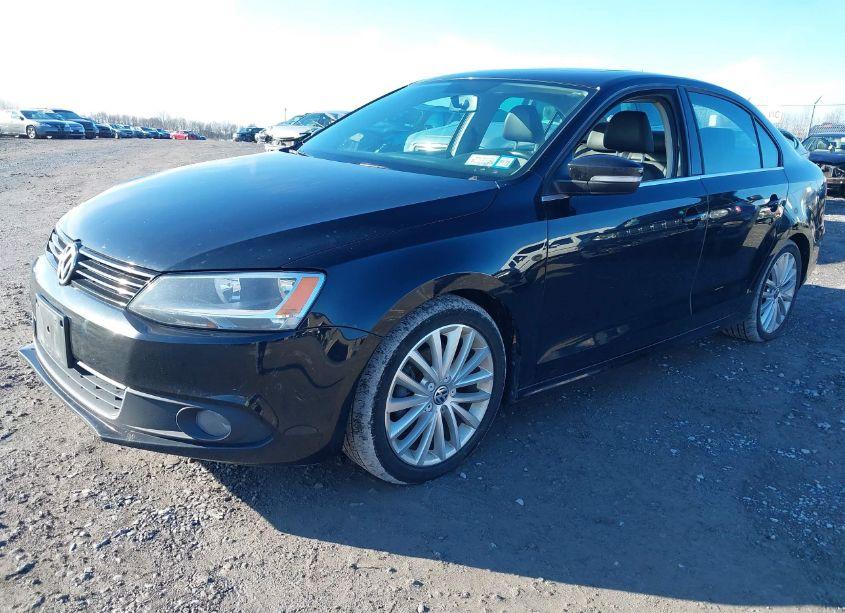 Photo 2 of 2011 Volkswagen Jetta 2.5L SEL (VIN 3VWGZ7AJ1BM318033)