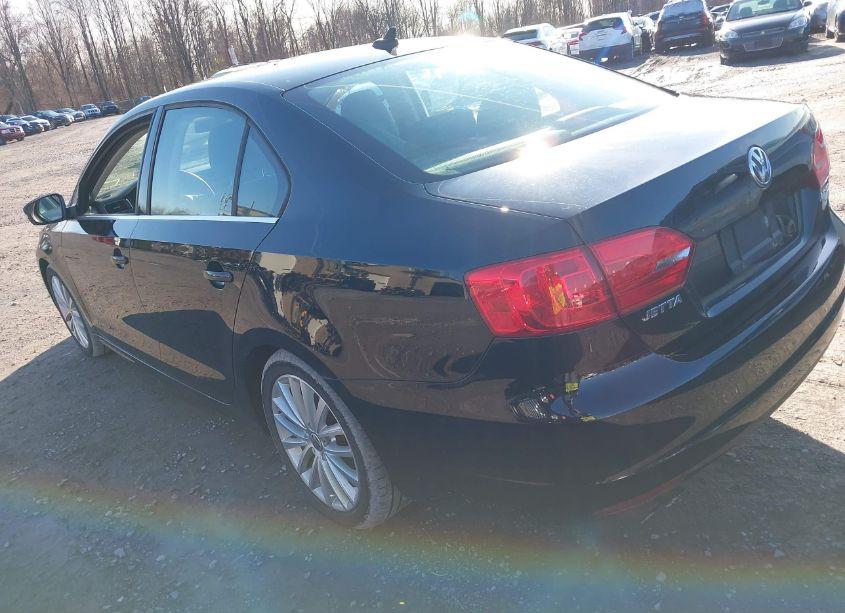 Photo 3 of 2011 Volkswagen Jetta 2.5L SEL (VIN 3VWGZ7AJ1BM318033)