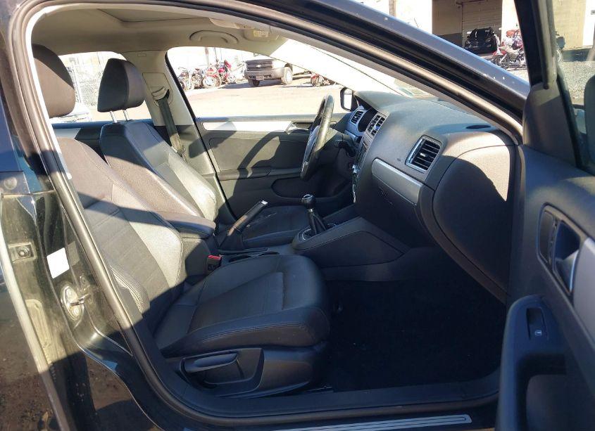 Photo 5 of 2011 Volkswagen Jetta 2.5L SEL (VIN 3VWGZ7AJ1BM318033)