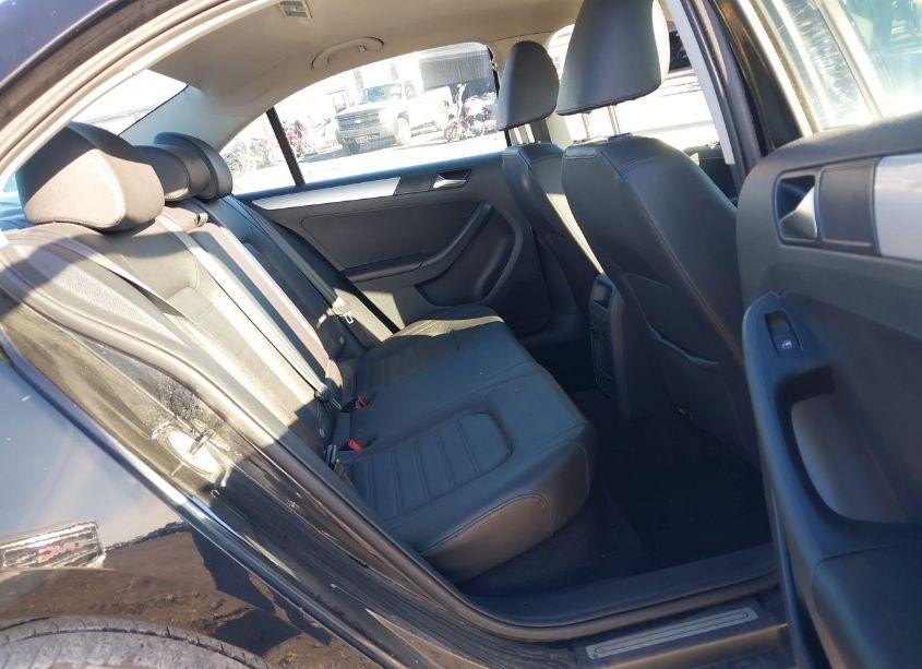 Photo 8 of 2011 Volkswagen Jetta 2.5L SEL (VIN 3VWGZ7AJ1BM318033)