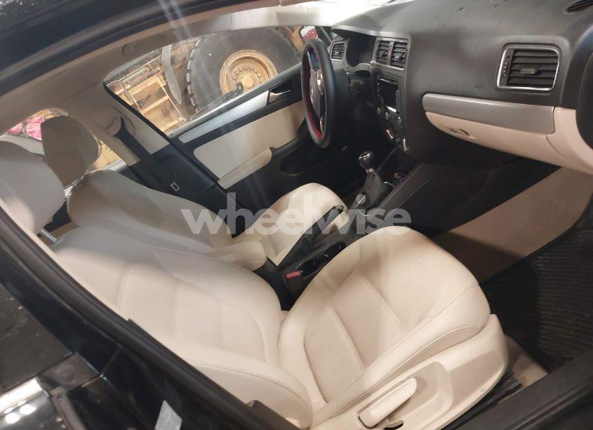 Photo 5 of 2011 Volkswagen Jetta 2.5L SEL (VIN 3VWGZ7AJ6BM350749)