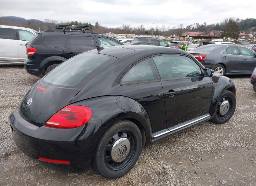 Photo 4 of 2015 Volkswagen Beetle 1.8T (VIN 3VWH17ATXFM633190)