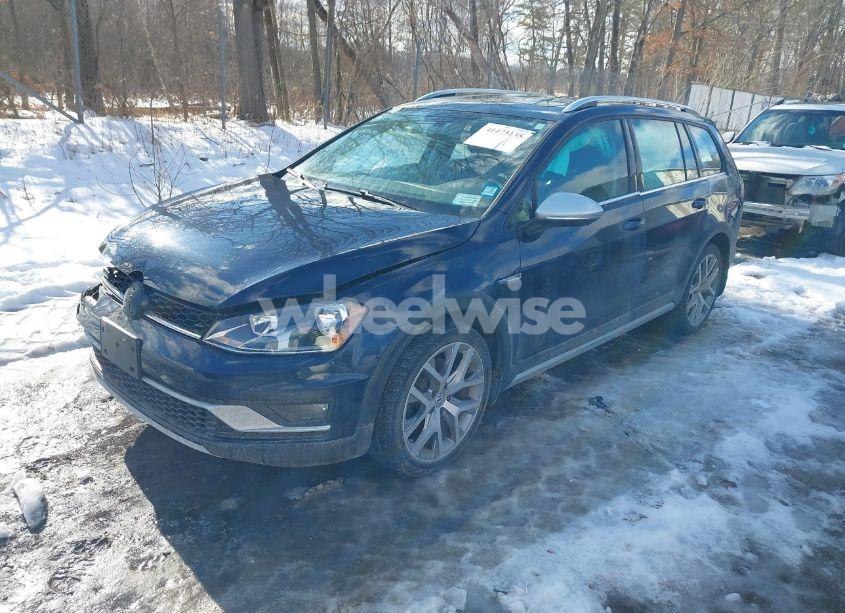 Photo 2 of 2017 Volkswagen Golf ALLTRACK TSI S/TSI SE/TSI SEL (VIN 3VWH17AU1HM511135)