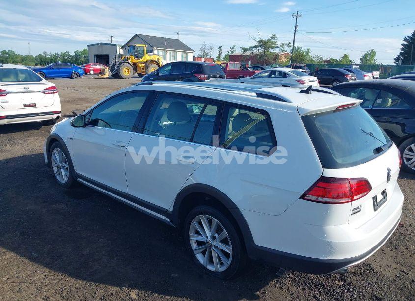 Photo 3 of 2018 Volkswagen Golf ALLTRACK TSI S/TSI SE/TSI SEL (VIN 3VWH17AU1JM754093)