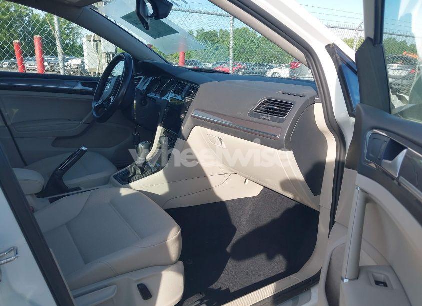 Photo 5 of 2018 Volkswagen Golf ALLTRACK TSI S/TSI SE/TSI SEL (VIN 3VWH17AU1JM754093)