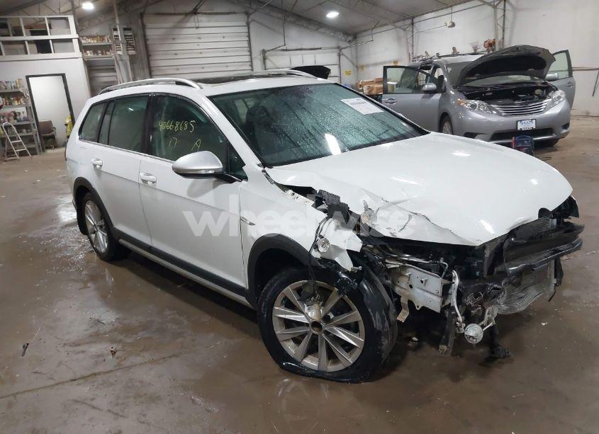 2017 Volkswagen Golf ALLTRACK TSI S/TSI SE/TSI SEL (VIN 3VWH17AU2HM535234) main photo