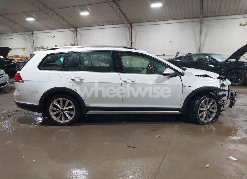 Photo 12 of 2017 Volkswagen Golf ALLTRACK TSI S/TSI SE/TSI SEL (VIN 3VWH17AU2HM535234)