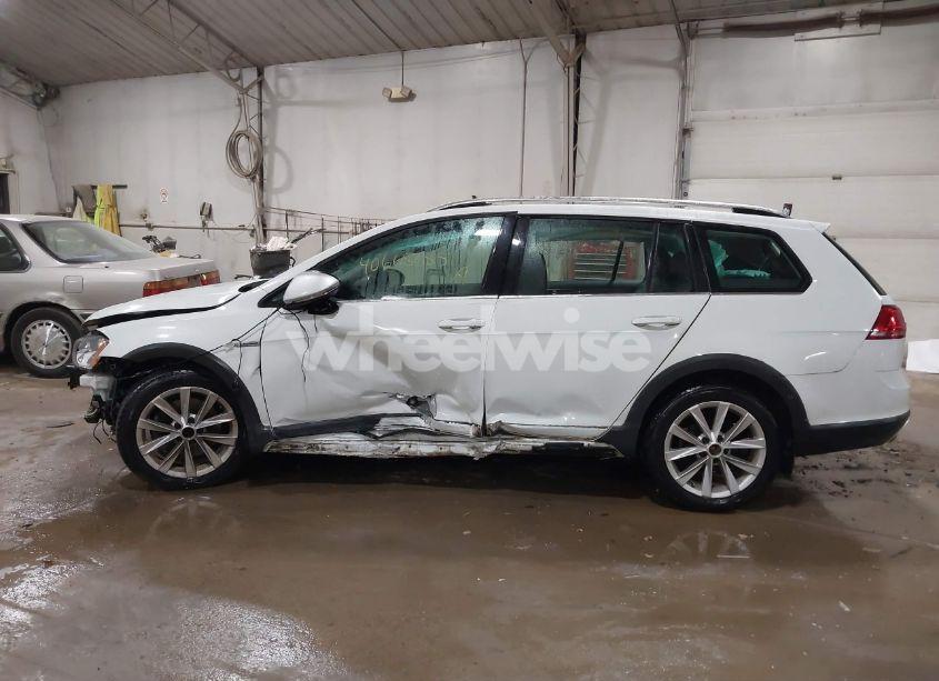 Photo 13 of 2017 Volkswagen Golf ALLTRACK TSI S/TSI SE/TSI SEL (VIN 3VWH17AU2HM535234)