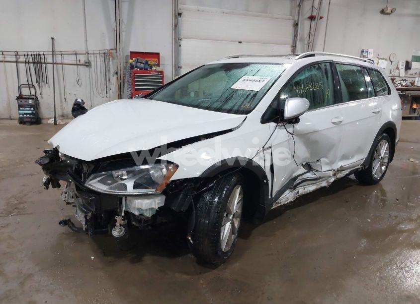 Photo 2 of 2017 Volkswagen Golf ALLTRACK TSI S/TSI SE/TSI SEL (VIN 3VWH17AU2HM535234)