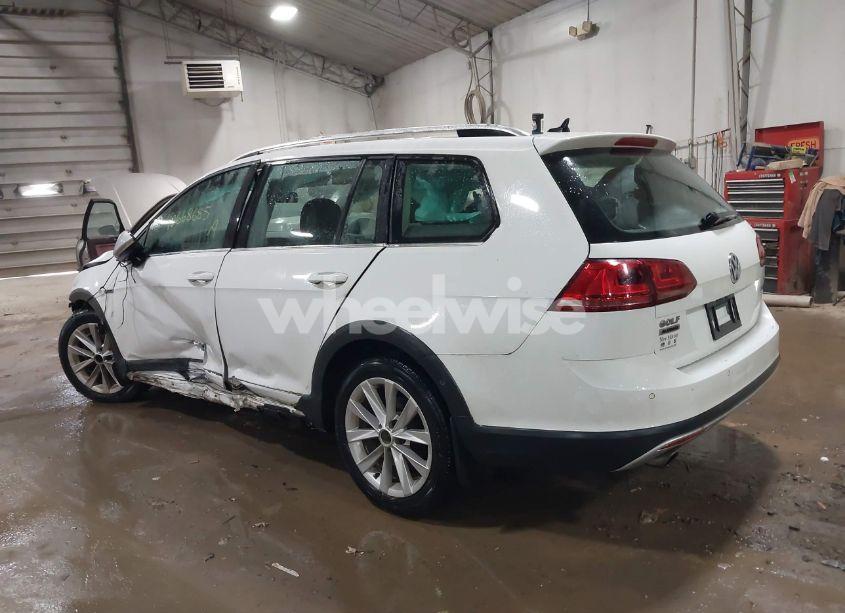 Photo 3 of 2017 Volkswagen Golf ALLTRACK TSI S/TSI SE/TSI SEL (VIN 3VWH17AU2HM535234)