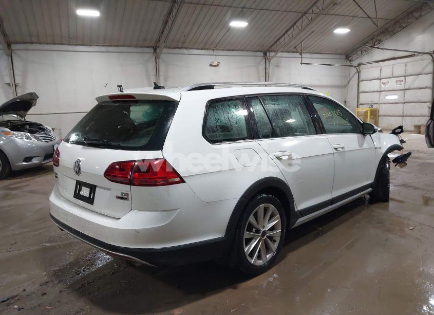 Photo 4 of 2017 Volkswagen Golf ALLTRACK TSI S/TSI SE/TSI SEL (VIN 3VWH17AU2HM535234)