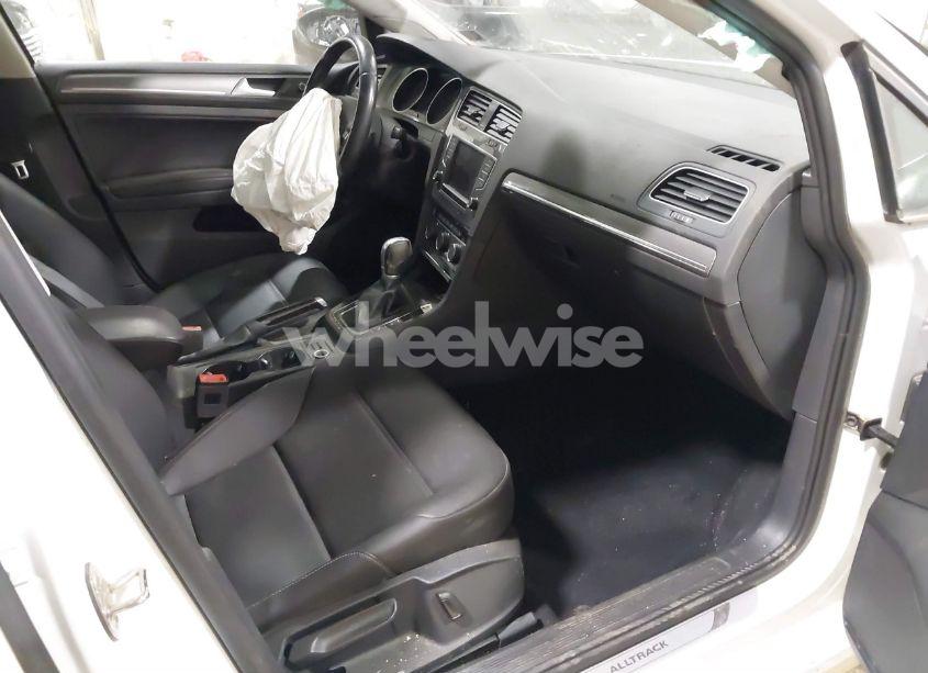 Photo 5 of 2017 Volkswagen Golf ALLTRACK TSI S/TSI SE/TSI SEL (VIN 3VWH17AU2HM535234)