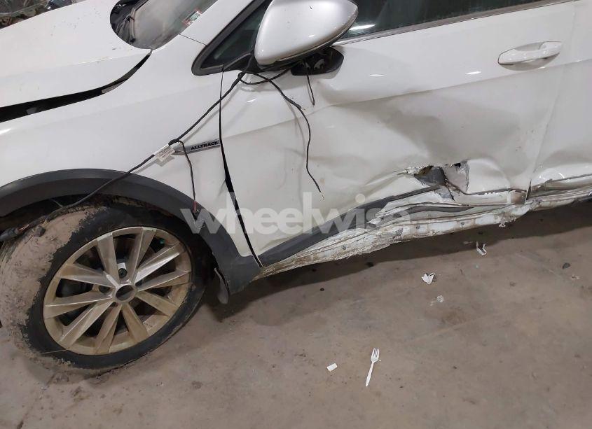 Photo 6 of 2017 Volkswagen Golf ALLTRACK TSI S/TSI SE/TSI SEL (VIN 3VWH17AU2HM535234)