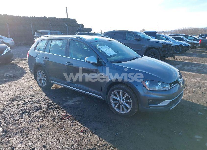 2017 Volkswagen Golf ALLTRACK TSI S/TSI SE/TSI SEL (VIN 3VWH17AU3HM514845) main photo