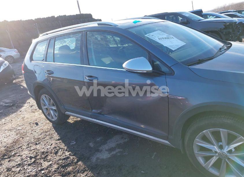 Photo 6 of 2017 Volkswagen Golf ALLTRACK TSI S/TSI SE/TSI SEL (VIN 3VWH17AU3HM514845)