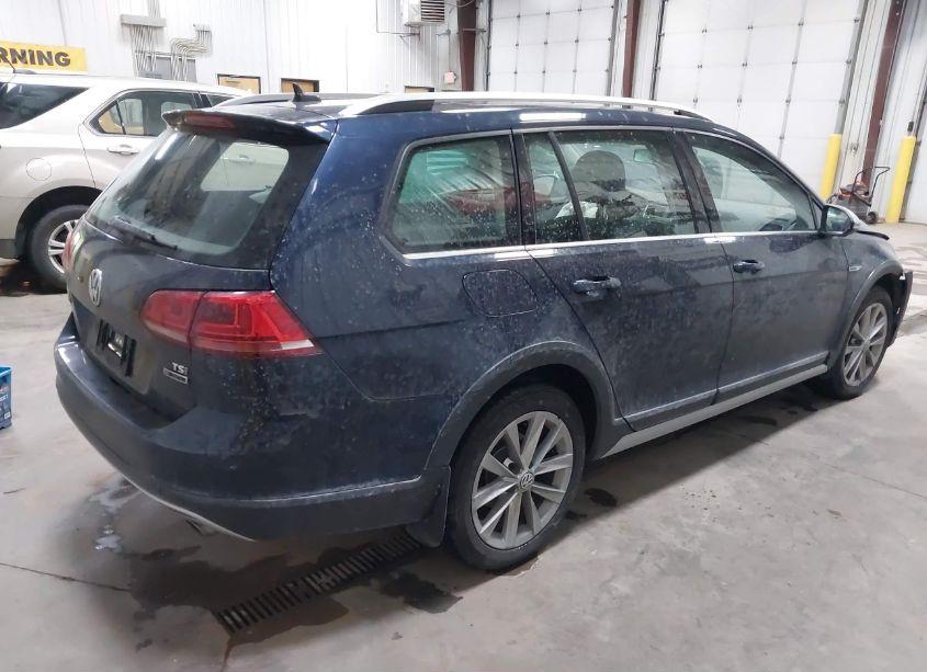 Photo 4 of 2017 Volkswagen Golf ALLTRACK TSI S/TSI SE/TSI SEL (VIN 3VWH17AU3HM519317)