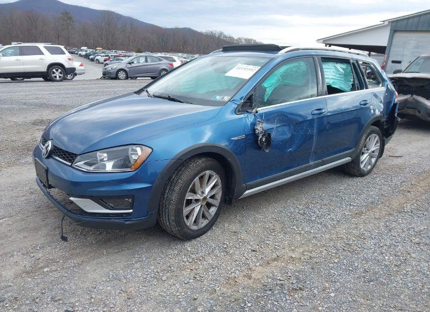 Photo 2 of 2017 Volkswagen Golf ALLTRACK TSI S/TSI SE/TSI SEL (VIN 3VWH17AU3HM540913)