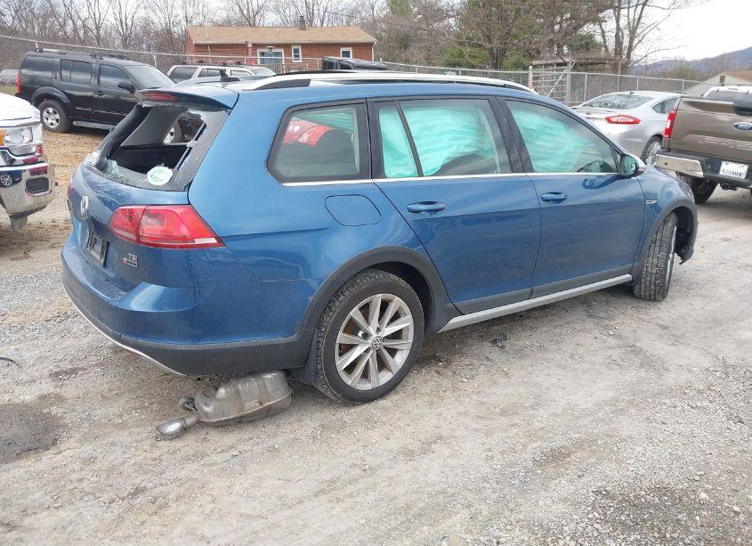 Photo 4 of 2017 Volkswagen Golf ALLTRACK TSI S/TSI SE/TSI SEL (VIN 3VWH17AU3HM540913)
