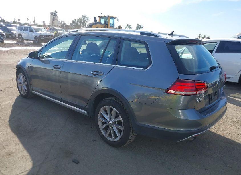 Photo 3 of 2018 Volkswagen Golf ALLTRACK TSI S/TSI SE/TSI SEL (VIN 3VWH17AU4JM757716)
