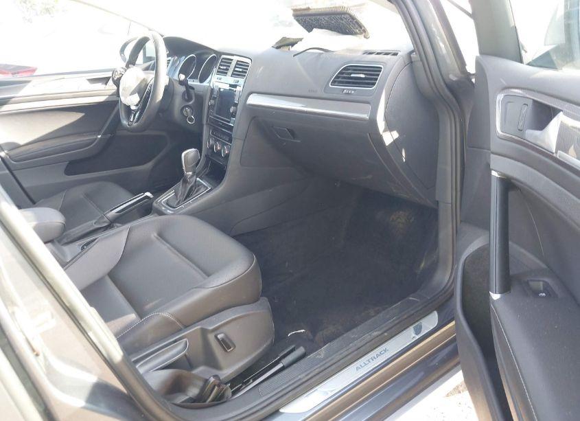 Photo 5 of 2018 Volkswagen Golf ALLTRACK TSI S/TSI SE/TSI SEL (VIN 3VWH17AU4JM757716)