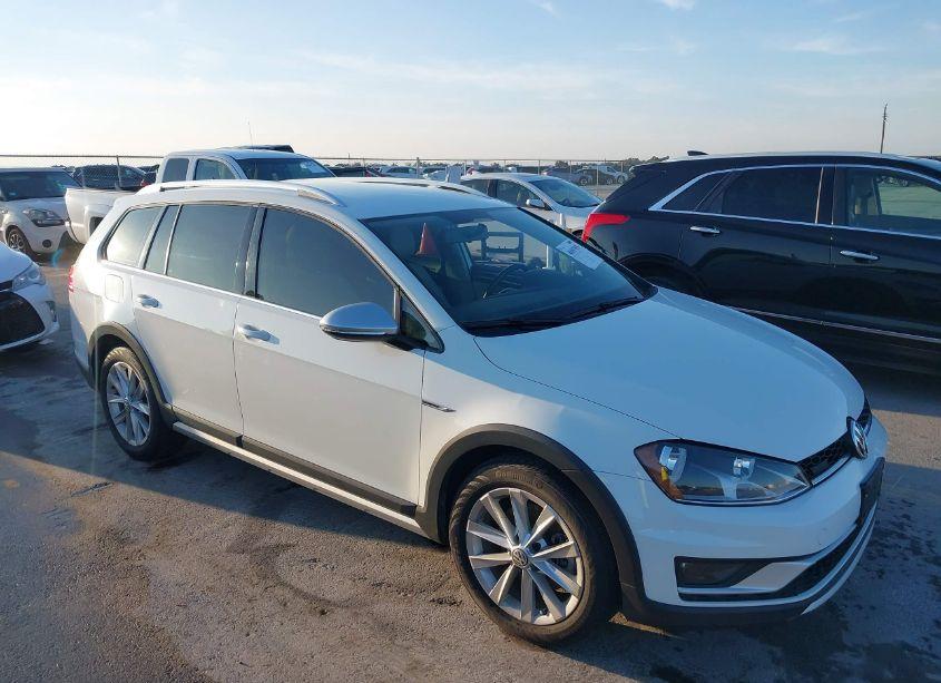 2017 Volkswagen Golf ALLTRACK TSI S/TSI SE/TSI SEL (VIN 3VWH17AU5HM519156) main photo