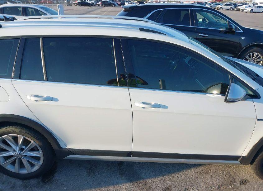 Photo 13 of 2017 Volkswagen Golf ALLTRACK TSI S/TSI SE/TSI SEL (VIN 3VWH17AU5HM519156)