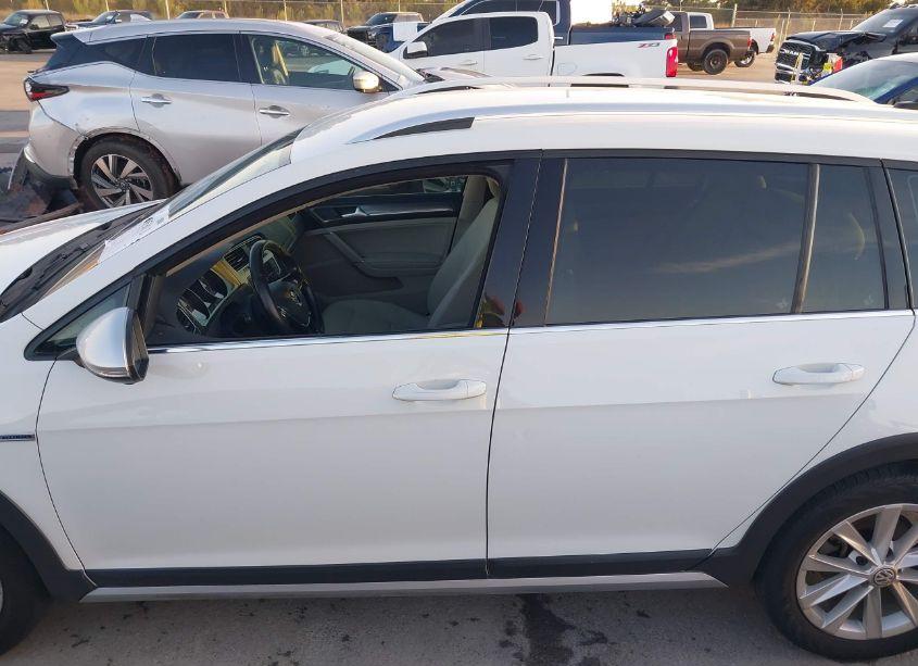 Photo 14 of 2017 Volkswagen Golf ALLTRACK TSI S/TSI SE/TSI SEL (VIN 3VWH17AU5HM519156)