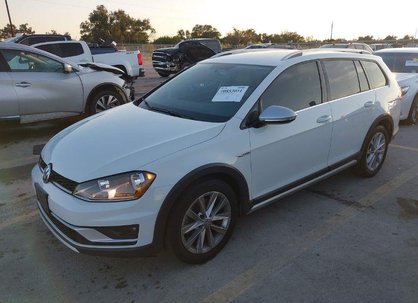 Photo 2 of 2017 Volkswagen Golf ALLTRACK TSI S/TSI SE/TSI SEL (VIN 3VWH17AU5HM519156)