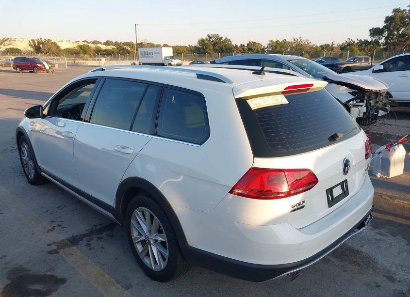 Photo 3 of 2017 Volkswagen Golf ALLTRACK TSI S/TSI SE/TSI SEL (VIN 3VWH17AU5HM519156)