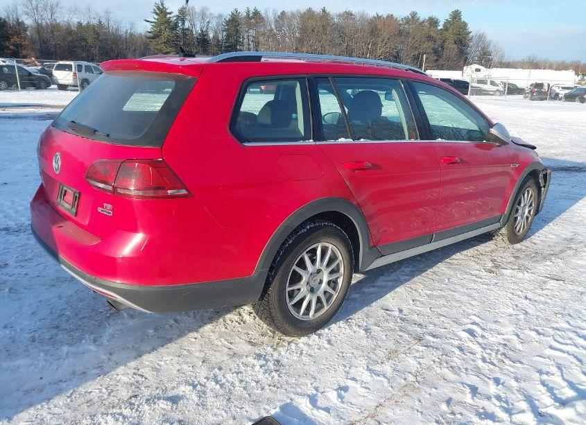 Photo 4 of 2017 Volkswagen Golf ALLTRACK TSI S/TSI SE/TSI SEL (VIN 3VWH17AU6HM510370)