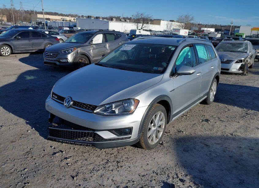 Photo 2 of 2017 Volkswagen Golf ALLTRACK TSI S/TSI SE/TSI SEL (VIN 3VWH17AU6HM517609)