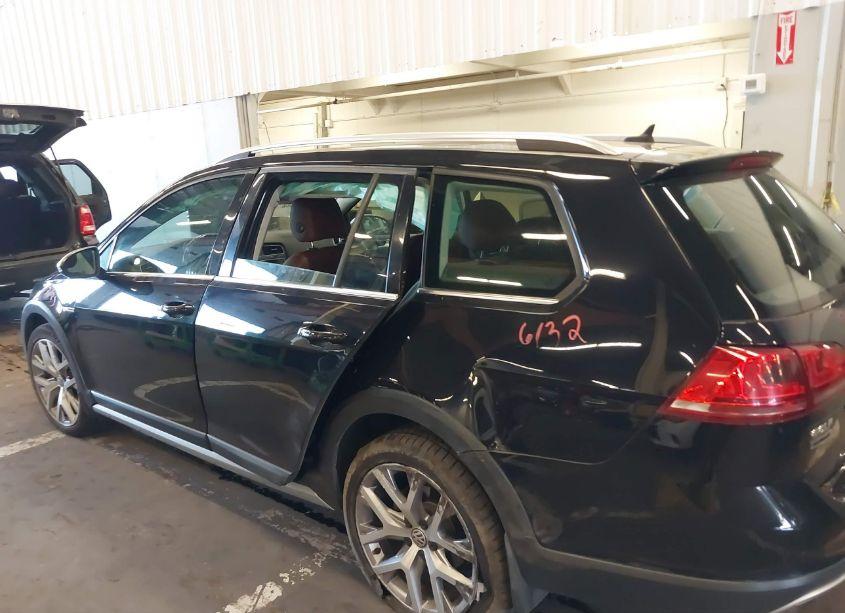 Photo 14 of 2017 Volkswagen Golf ALLTRACK TSI S/TSI SE/TSI SEL (VIN 3VWH17AU6HM522616)