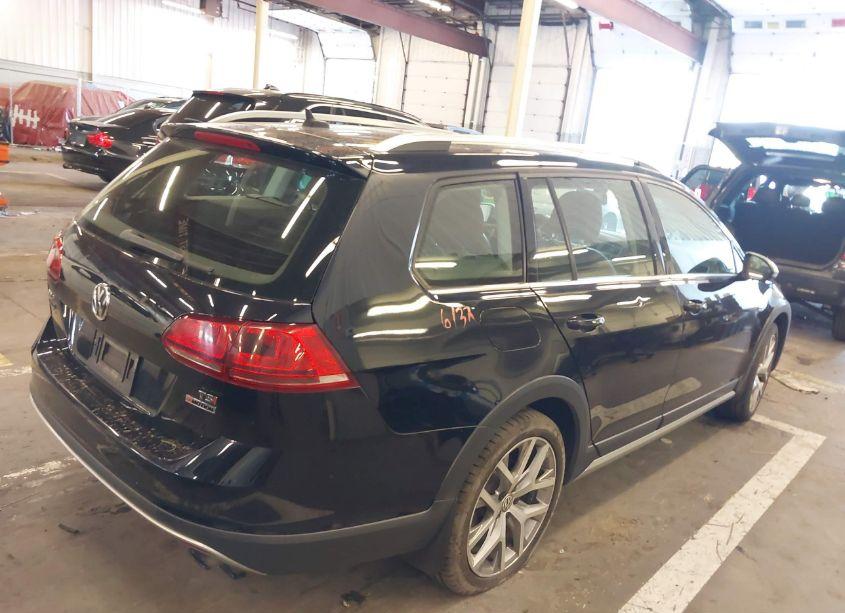 Photo 4 of 2017 Volkswagen Golf ALLTRACK TSI S/TSI SE/TSI SEL (VIN 3VWH17AU6HM522616)