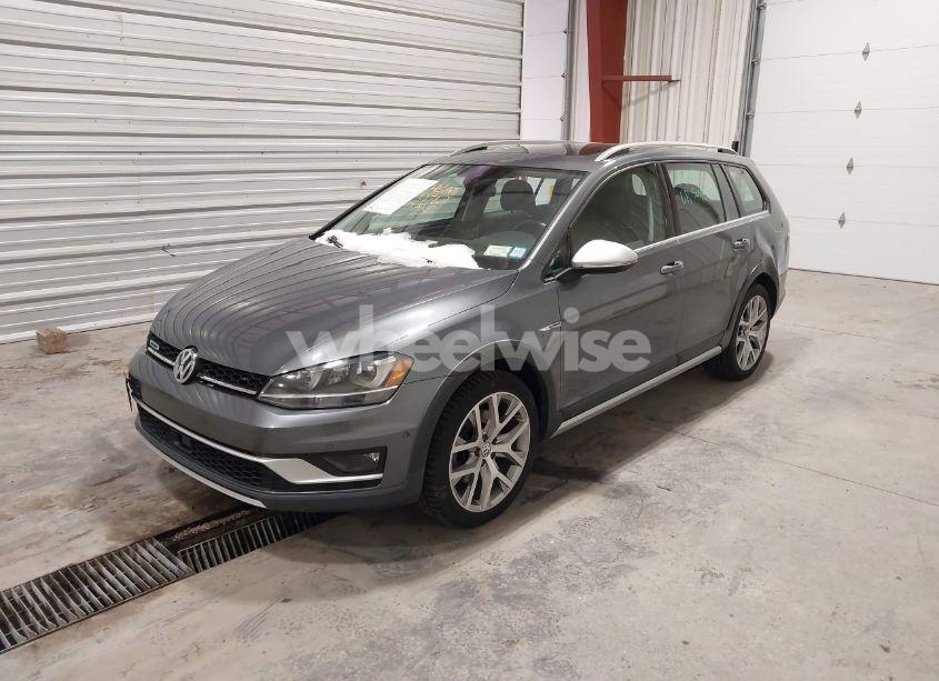 Photo 2 of 2017 Volkswagen Golf ALLTRACK TSI SEL (VIN 3VWH17AU7HM506120)