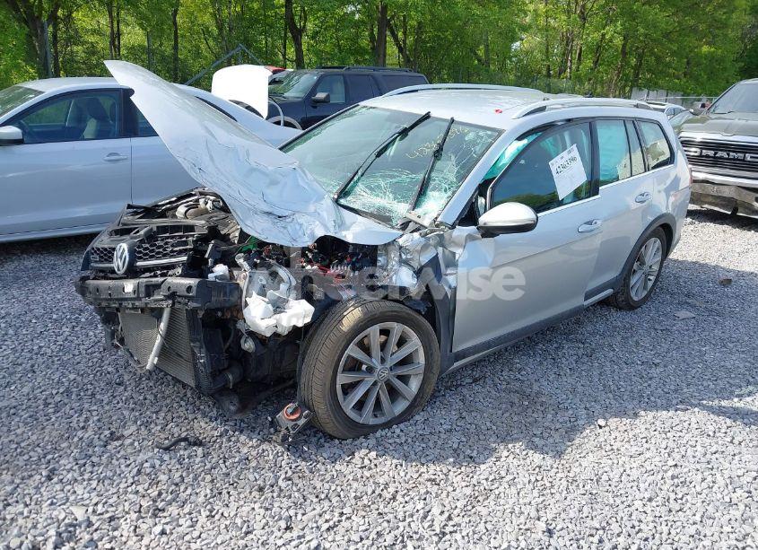 Photo 2 of 2017 Volkswagen Golf ALLTRACK TSI S/TSI SE/TSI SEL (VIN 3VWH17AU7HM528490)