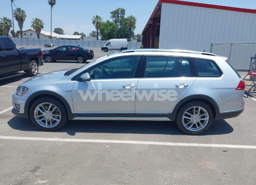 Photo 14 of 2017 Volkswagen Golf ALLTRACK TSI S/TSI SE/TSI SEL (VIN 3VWH17AU7HM530336)