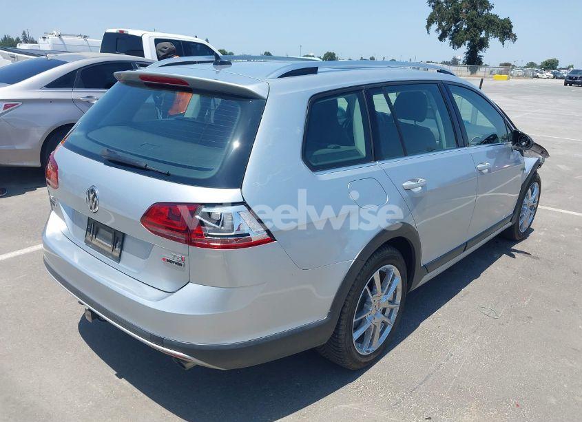 Photo 4 of 2017 Volkswagen Golf ALLTRACK TSI S/TSI SE/TSI SEL (VIN 3VWH17AU7HM530336)