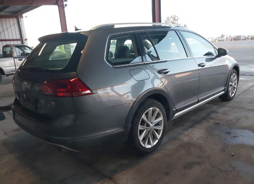 Photo 4 of 2017 Volkswagen Golf ALLTRACK TSI S/TSI SE/TSI SEL (VIN 3VWH17AU7HM544205)