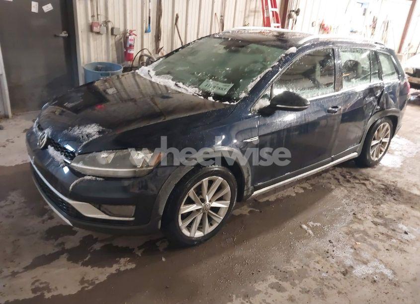 Photo 2 of 2019 Volkswagen Golf ALLTRACK TSI S/TSI SE/TSI SEL (VIN 3VWH17AU7KM513463)