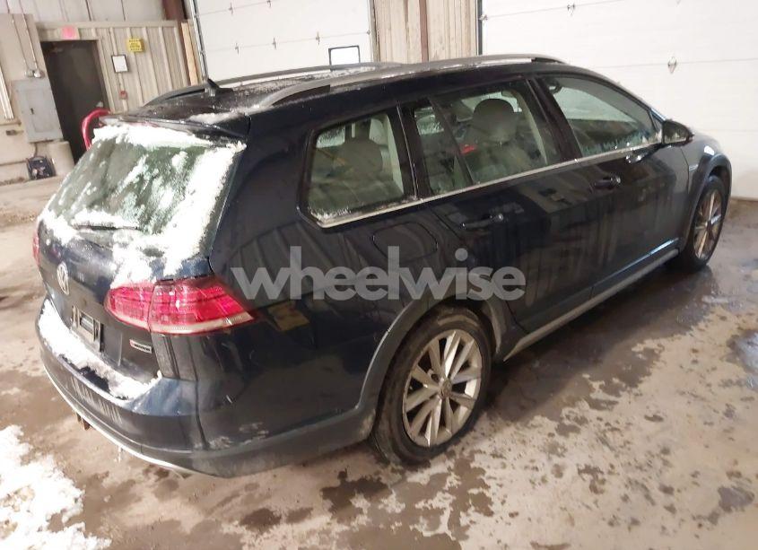 Photo 4 of 2019 Volkswagen Golf ALLTRACK TSI S/TSI SE/TSI SEL (VIN 3VWH17AU7KM513463)