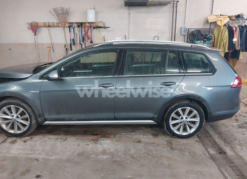 Photo 14 of 2017 Volkswagen Golf ALLTRACK TSI S/TSI SE/TSI SEL (VIN 3VWH17AU8HM513173)