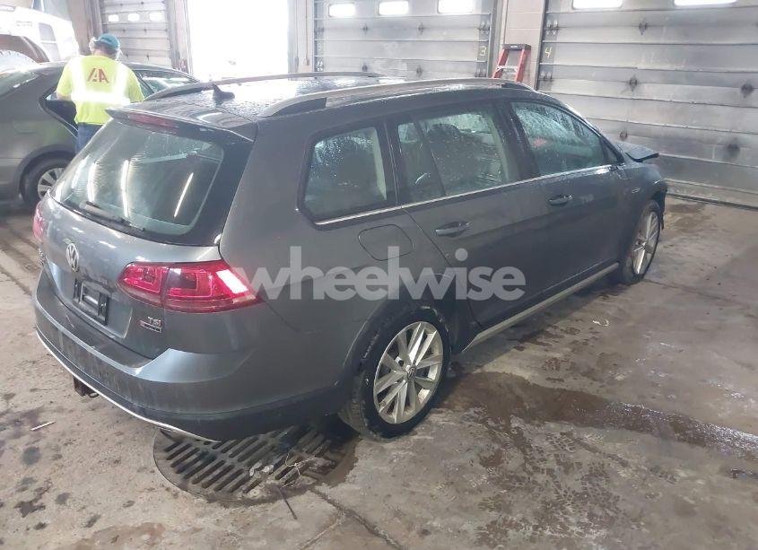 Photo 4 of 2017 Volkswagen Golf ALLTRACK TSI S/TSI SE/TSI SEL (VIN 3VWH17AU8HM513173)