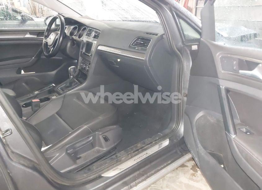 Photo 5 of 2017 Volkswagen Golf ALLTRACK TSI S/TSI SE/TSI SEL (VIN 3VWH17AU8HM513173)