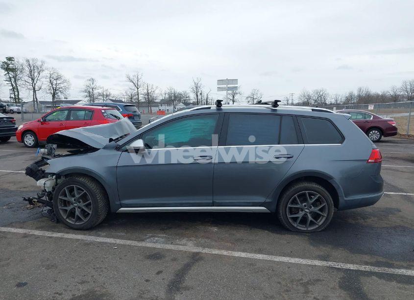Photo 14 of 2017 Volkswagen Golf ALLTRACK TSI S/TSI SE/TSI SEL (VIN 3VWH17AU9HM513277)